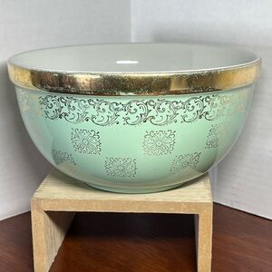 Vintage Hall Superior Gold Label Medallion Mixing Bowl – 1950s